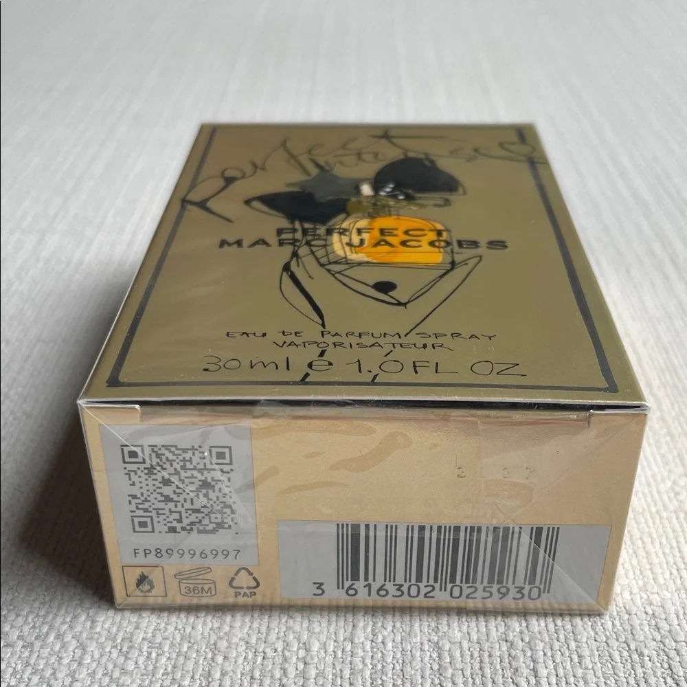 Marc Jacobs PERFECT INTENSE with Jasmine & Sandalwood 1oz fragrance